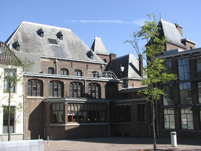 906040 Gezicht over het centrale plein van de onlangs gerenoveerde Universiteitsbibliotheek Utrecht Binnenstad (Drift ...